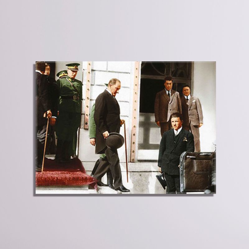 Atatürk Arabasına Binerken Kanvas Tablo