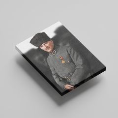 Mustafa Kemal Atatürk Üniforması ve Kalpağıyla Cephede Kanvas Tablo