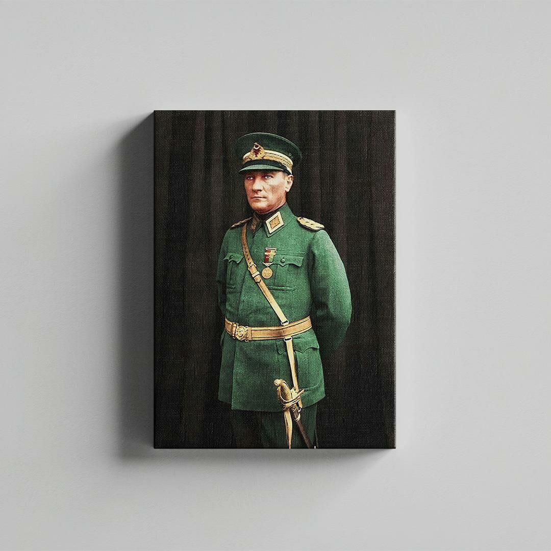 Mustafa Kemal Atatürk Asker Üniformasıyla Kanvas Tablo