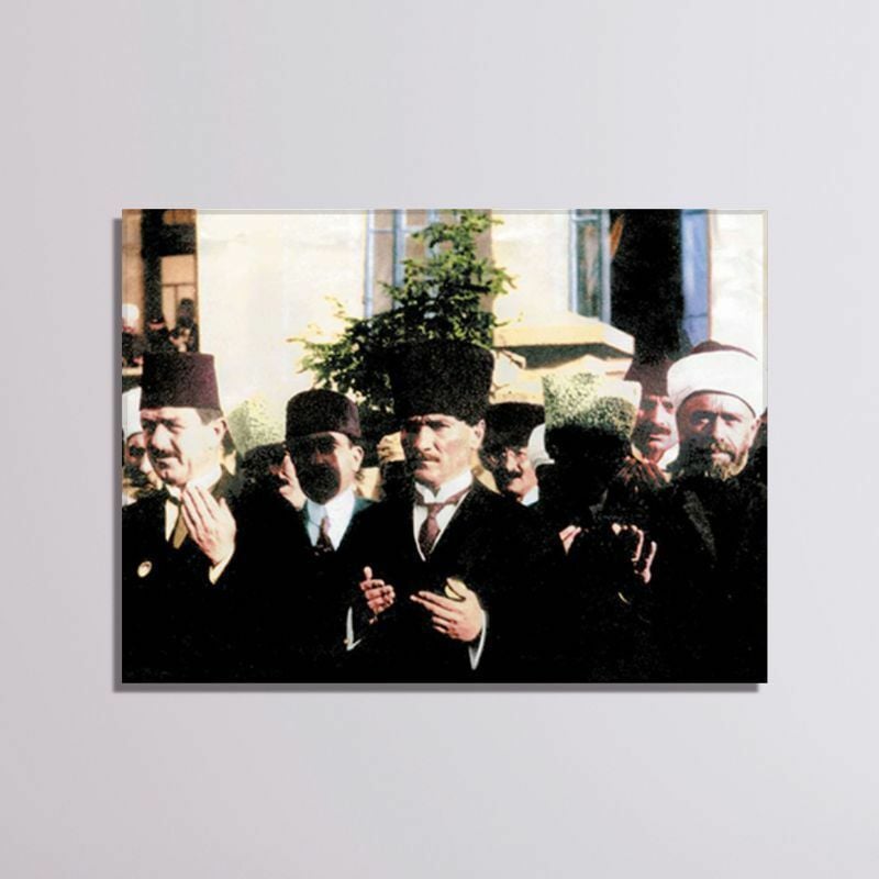 Atatürk Dua Ederken Kanvas Tablo