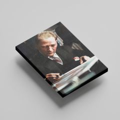Mustafa Kemal Atatürk Üniformasıyla Yazı Yazarken Kanvas Tablo