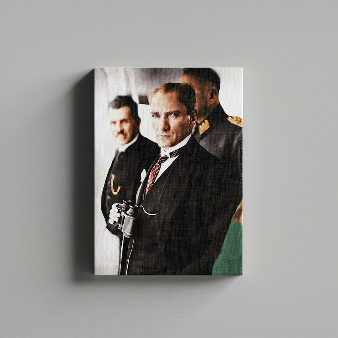 Mustafa Kemal Atatürk Elinde Dürbünüyle Gemide Kanvas Tablo 60 x 80