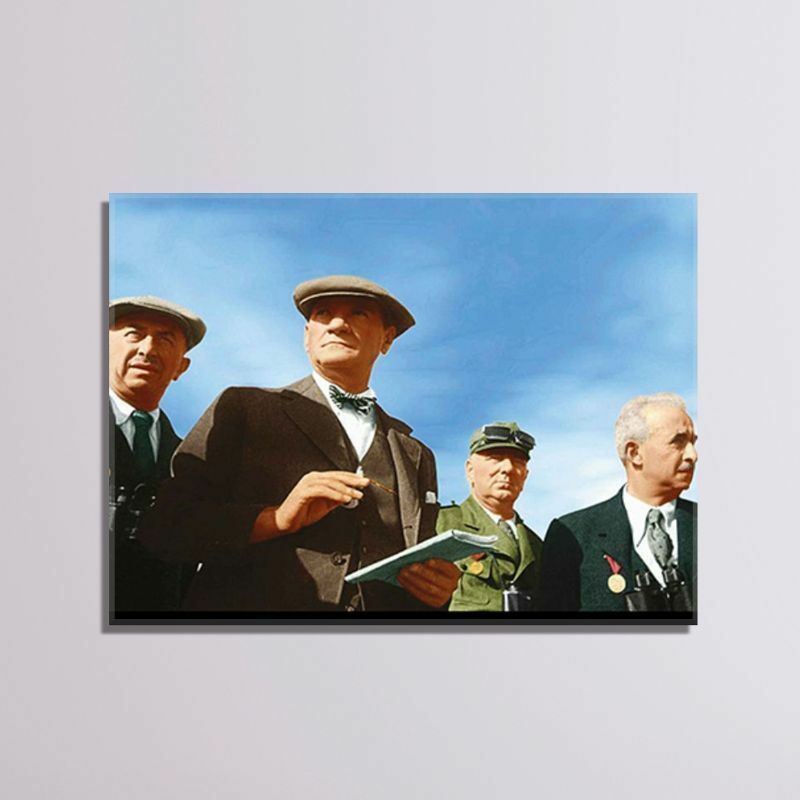 Atatürk Tatbikat İzlerken Kanvas Tablo