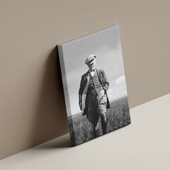 Atatürk Başak Tarlasında Yürürken Kanvas Tablo