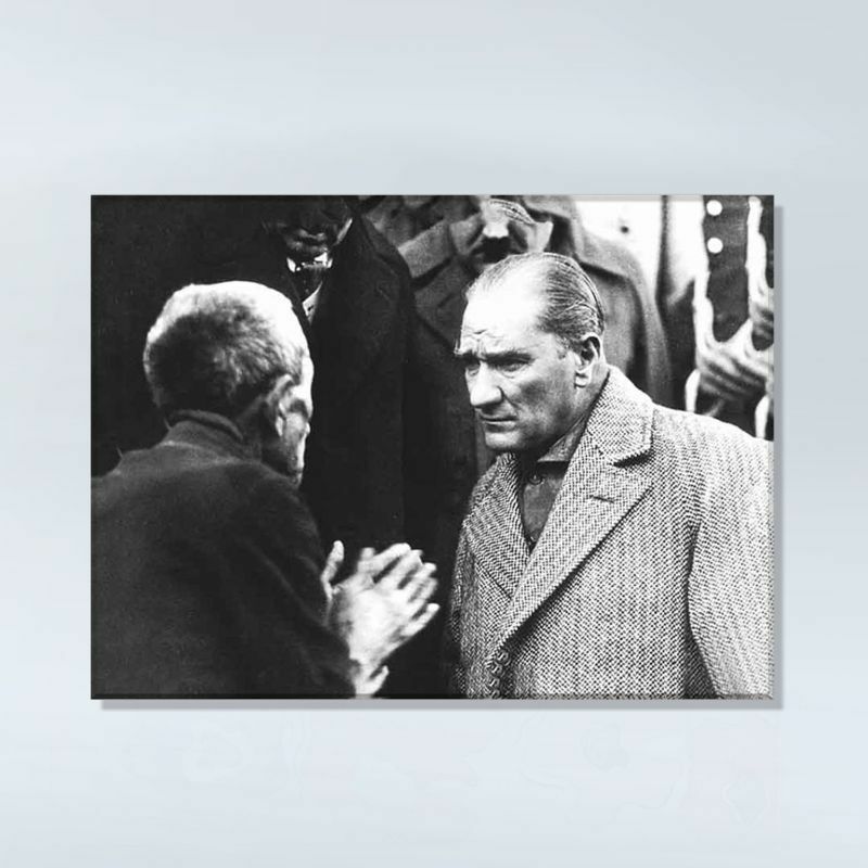 Atatürk Vatandaşı Dinlerken Kanvas Tablo